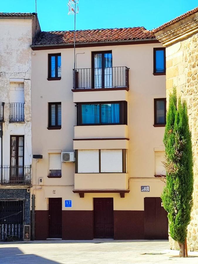 Apartamentos San Martin Plasencia Buitenkant foto